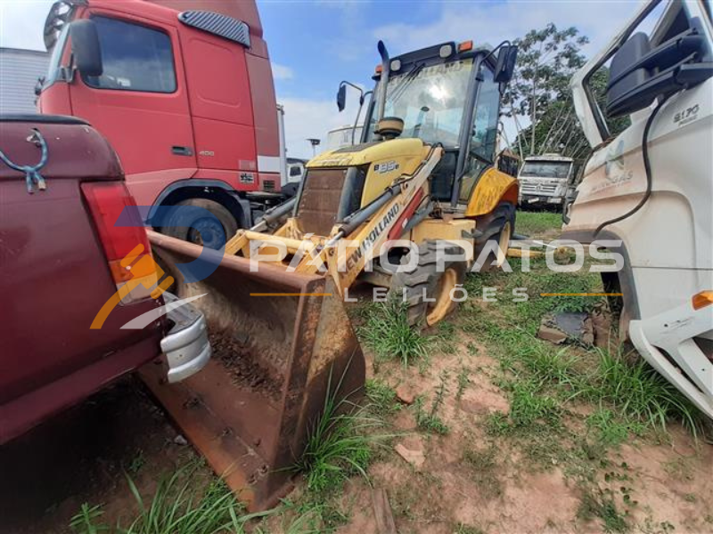 NEW HOLLAND RETROESCAVADEIRA MODELO B95U 4X4 2013/2013