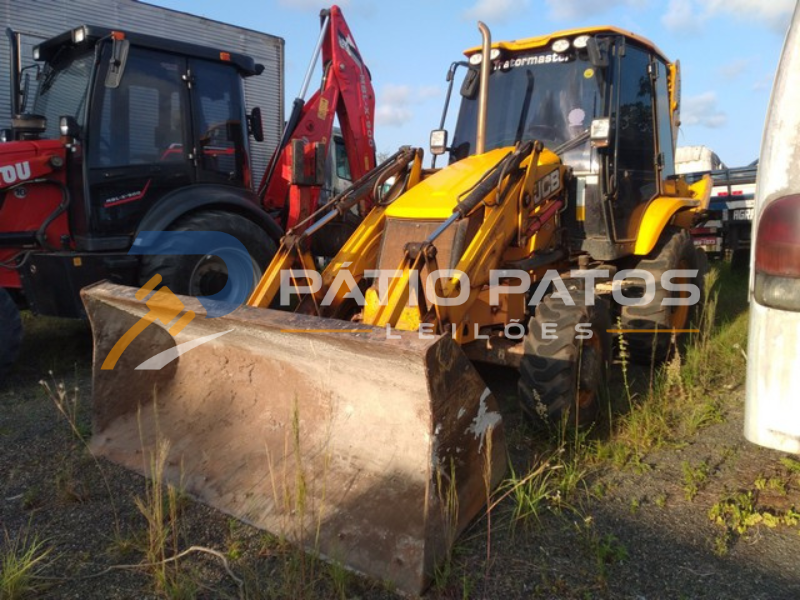JCB RETROESCAVADEIRA E PA CARREGADEIRA FRONTAL 3CX 2022